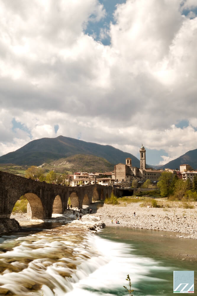 Vista di Bobbio dalla sponda destra del fiume Trebbia