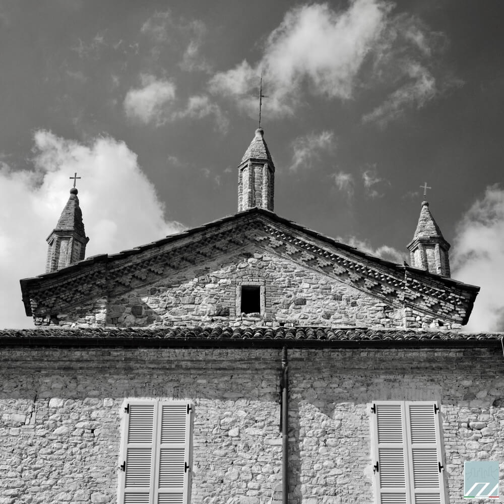 Dettaglio del transetto dell'abbazia di San Colombano