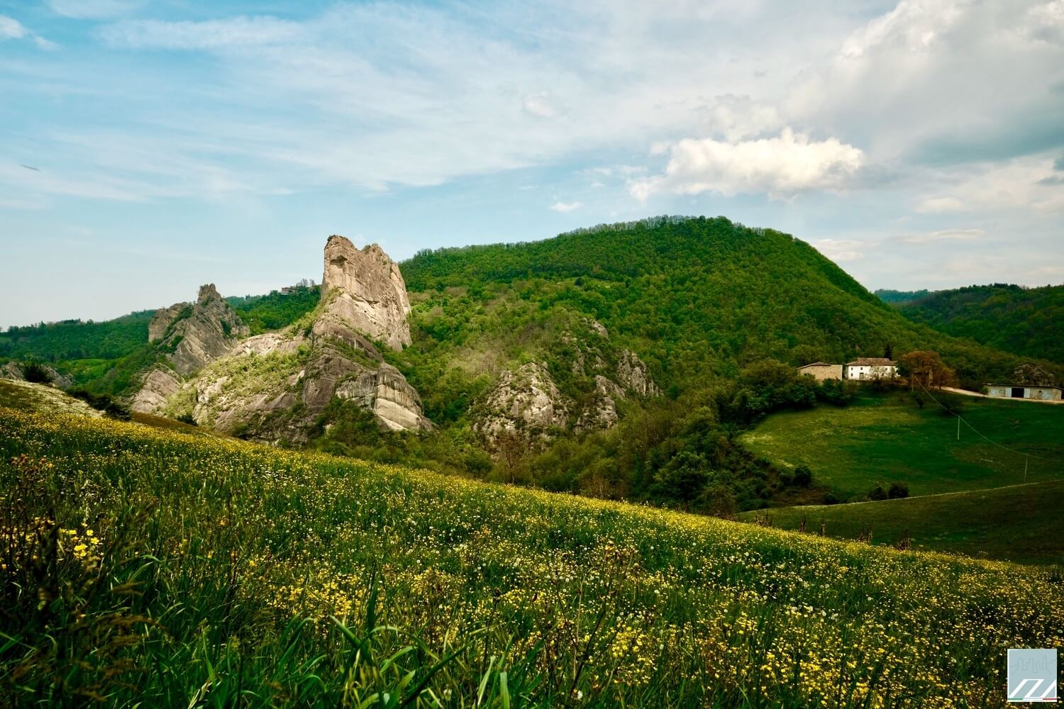 Vista dei Sassi da un sentiero del parco